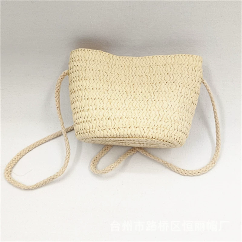 Летняя детская соломенная тканая сумка через плечо бежевого цвета с легкой пластиной