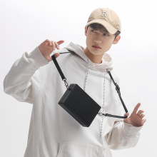 英伦风古着感男士斜挎包小众设计情侣单肩休闲包暗黑系学生手机包