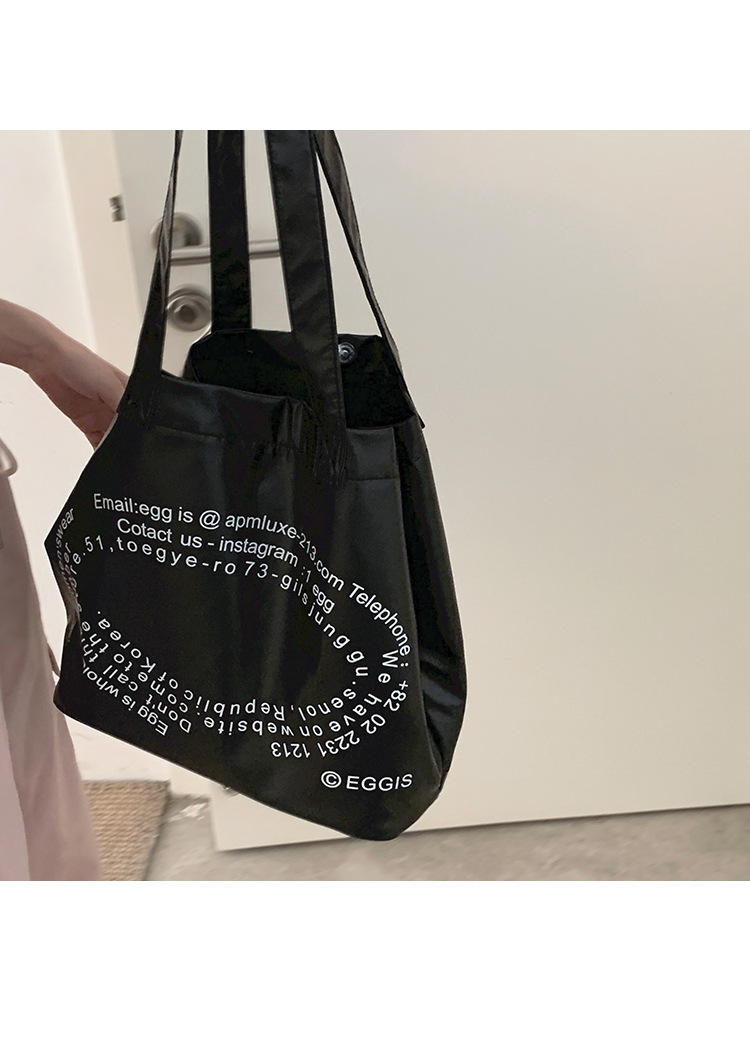 Mujeres Grande Superficie Suave Letra Color Sólido Estilo Clásico Cuadrado Cerrar Bolsas De Hombro display picture 21