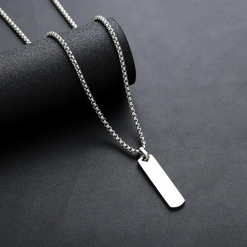 Square bar geometric necklace for men, titanium steel, colorfast, high-end, retro, versatile, personal accessory, niche, minimalist jewelry for women.