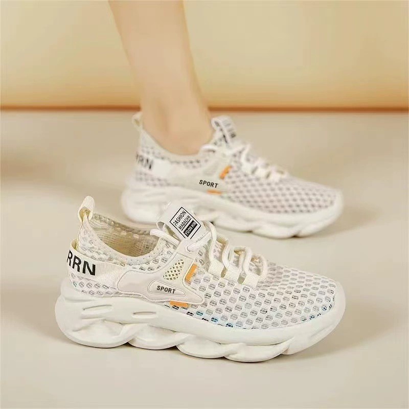 Женские кроссовки из дышащей сетки с эффектом «пописывания», лето 2024, новые белые кроссовки с сетчатыми вырезами, мягкая подошва, кроссовки для бега