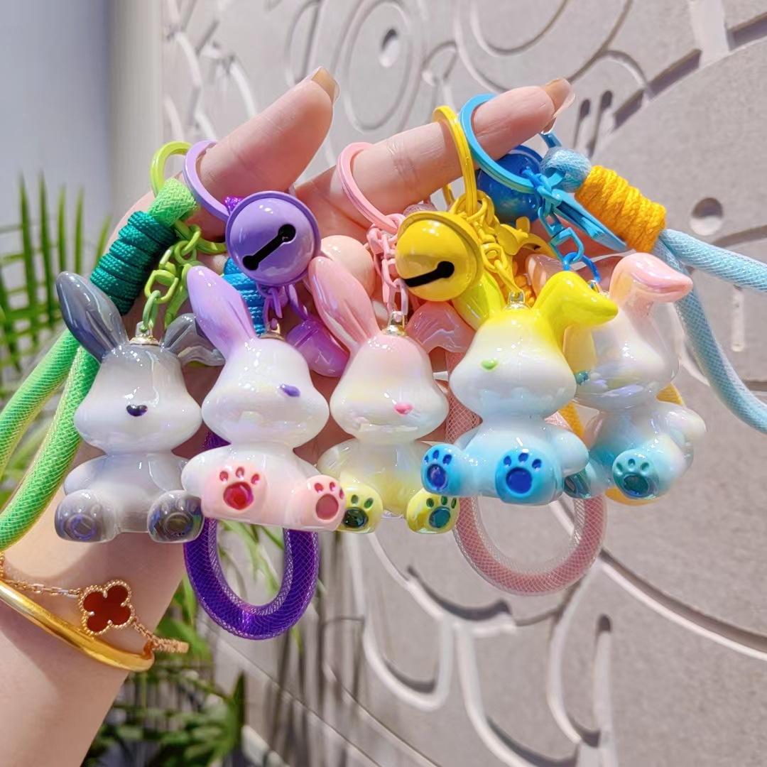 Gradiente oreja de conejo llavero de resina pequeño conejo colgante bolso de coche llavero colgante exquisito pequeño regalo