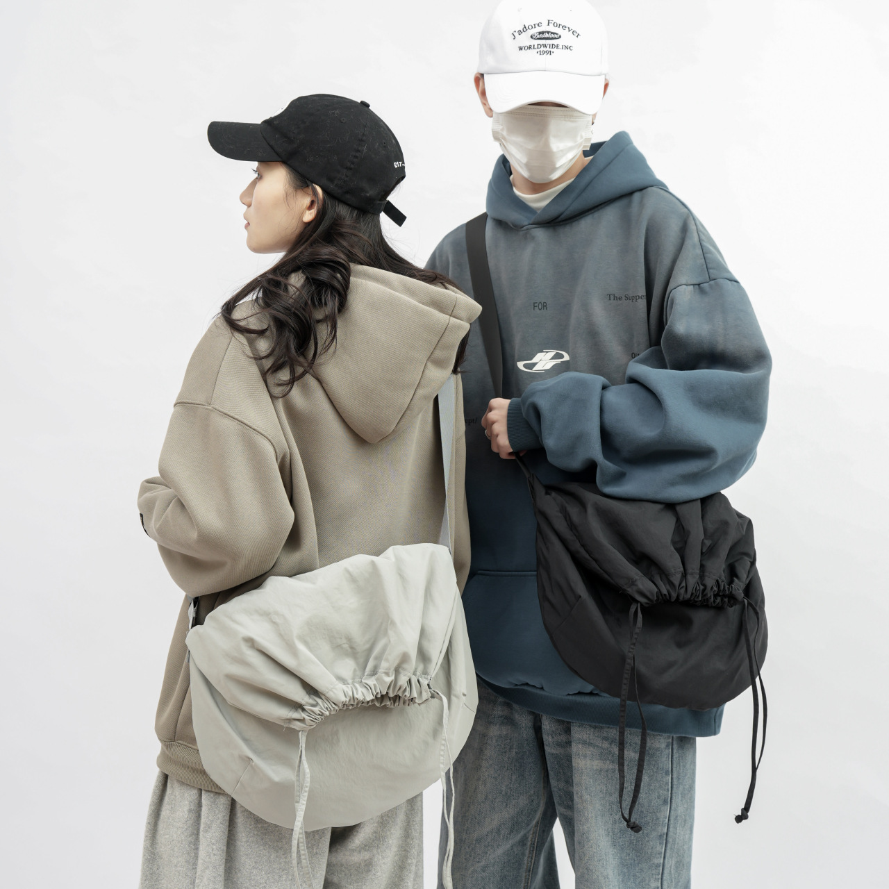 Bolso de cuerda simple nuevo bolso de hombro de color sólido para mujeres versión coreana de bolso retro tote para estudiantes universitarios con bolsos correccionales para hombres de moda