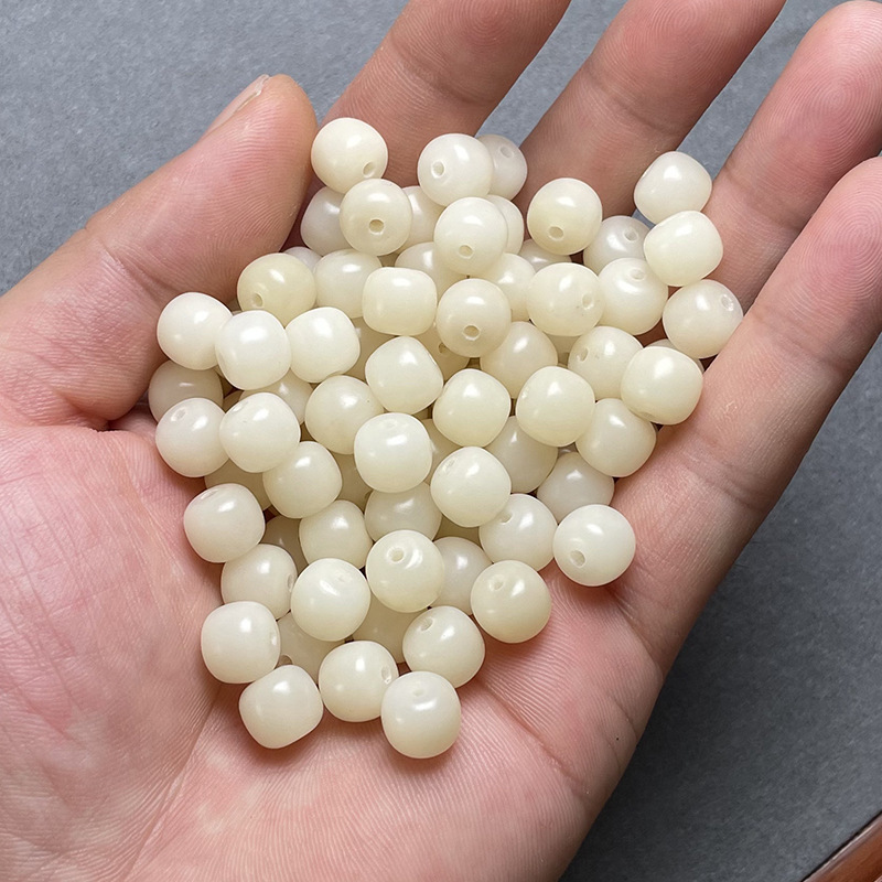 молочно-белый