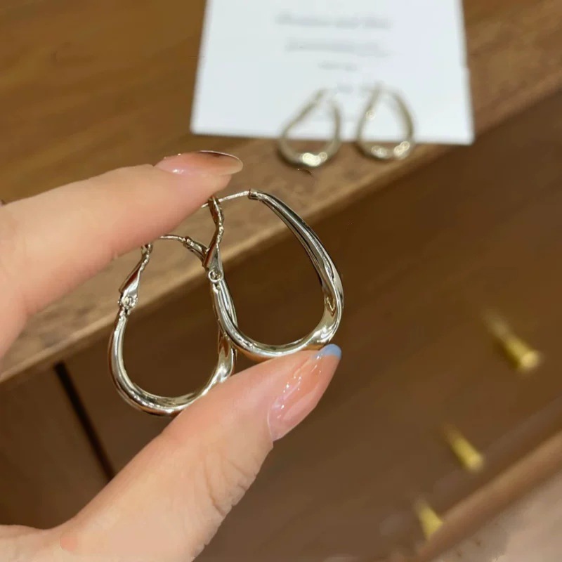 Elegant geometric fashionable design earrings drop-shaped