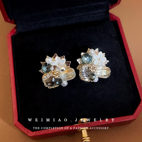 Fashionable universal earrings