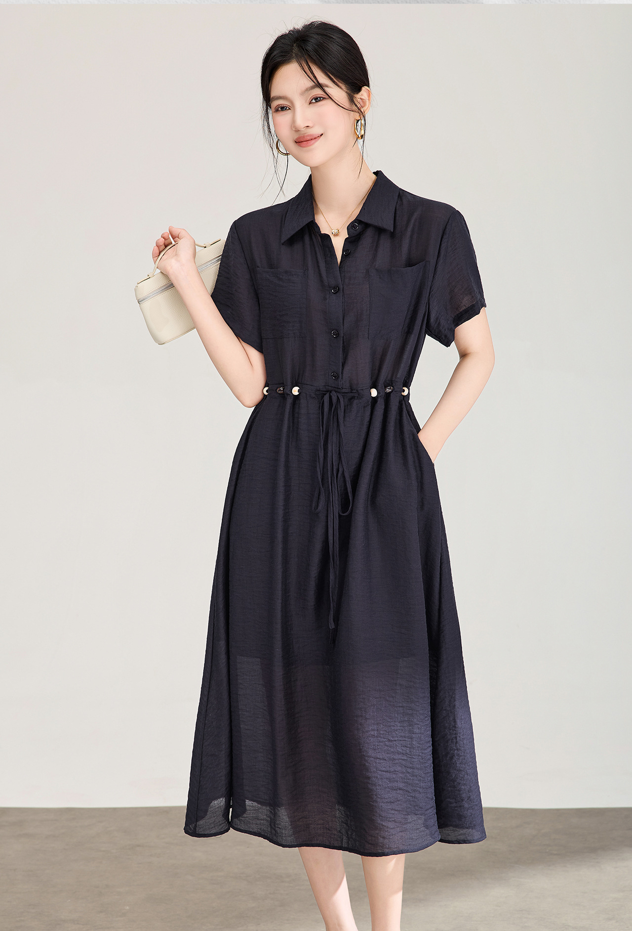 Đầm sơ mi nữ dáng suông chất liệu linen phối cườm nhẹ — màu xanh navy chi tiết 2