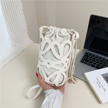 韩国2025新款水桶包女镂空抽绳帆布单肩小众设计时尚百搭斜挎包包