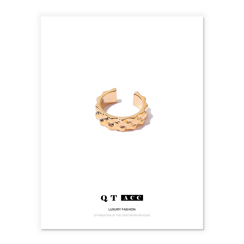 Latón chapado 18K oro real retro geométrico hueco diseño moda europea y americana temperamento earless pendientes clip de hueso del oído femenino