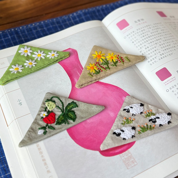 Marcadores de flores bordadas a mano Ludiy material de bordado bolsas de libros marcadores de esquinas lindos marcadores creativos de estudiantes