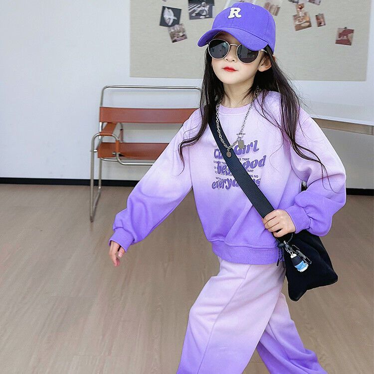 女の子の韓国版スポーツスーツの中で、子供の春と秋の新型の洋気のアルファベットのガードルの流行のカジュアルなズボンの2つのセット|undefined