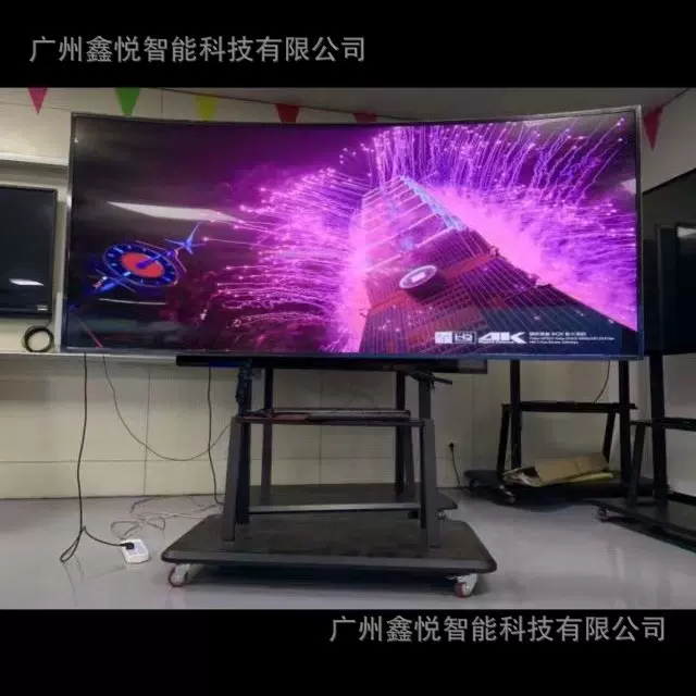 曲面105寸电视显示屏广告机