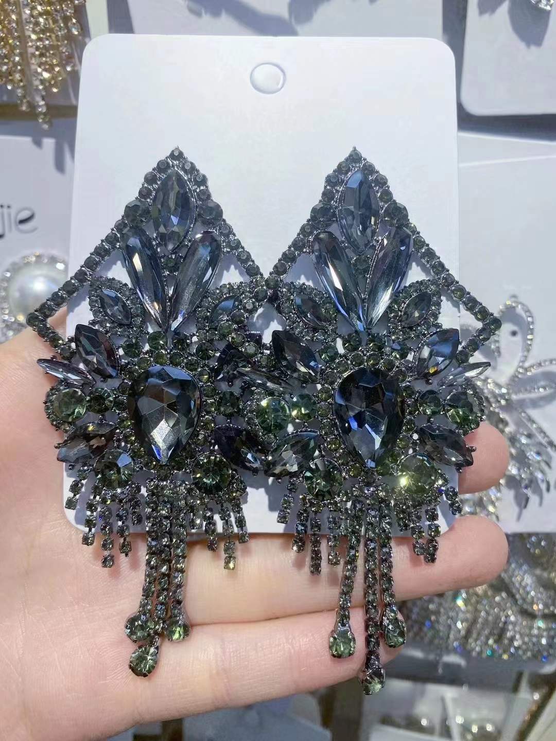 Moda Borla Aleación Embutido Diamantes De Imitación Mujeres Pendientes De Gota 1 Par display picture 5