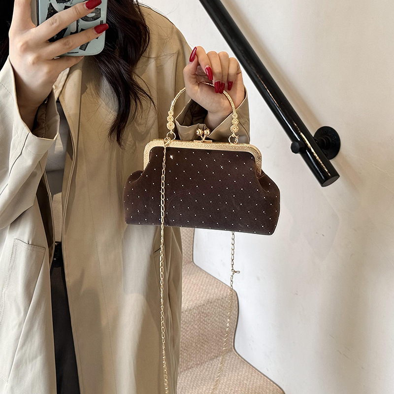 Clip, estilo de temperamento de alta gama, bolso pequeño portátil, bolso de vestido de cena para mujer, cadena de moda, bolso de concha de mensajero de un solo hombro