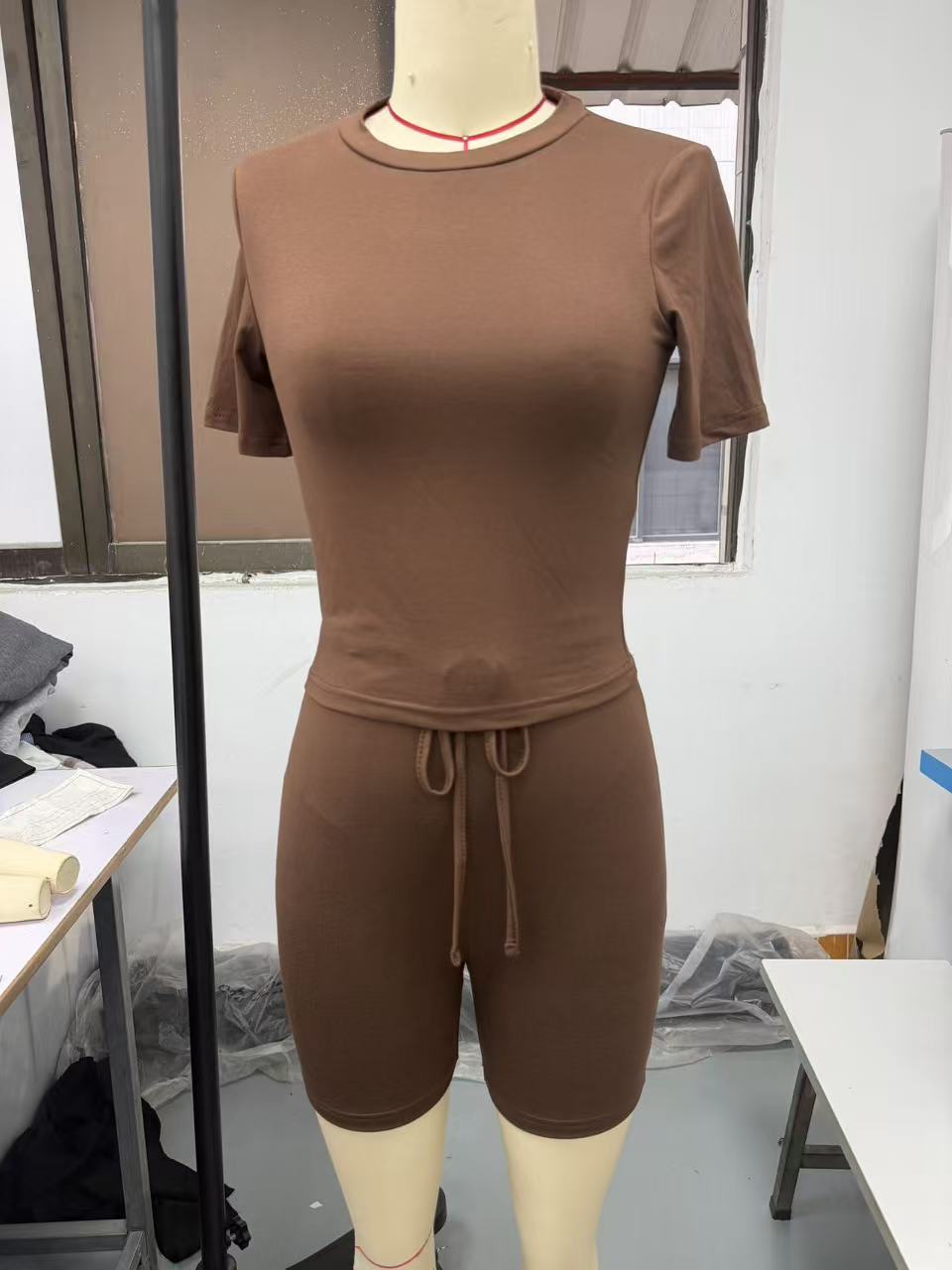 Einfarbiges Yoga Shorts Set Mit Bindegürtel Für Damen_voghion.com
