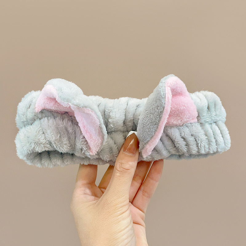 Hermosas bandas de pelo de peluche de dibujos animados otoño y invierno para mujeres lava la cara impermeable antideslizante pañuelo red 2025 nuevo paquete de cabello joyas de cabeza