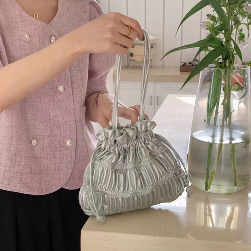 Cross-border small fresh pleated bag storage bag portable cosmetic bag large capacity high-value crossbody bag niche cosmetic bag