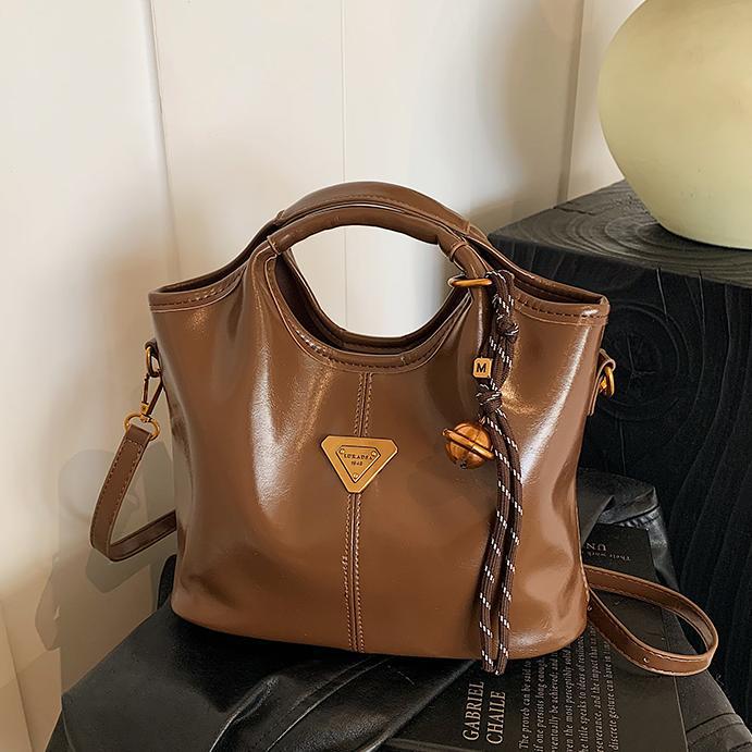 Moda portátil de cera de cuero bolso de agua para mujeres 2024 nueva moda coreana bolso de hombro de alta calidad bolso de mujer versátil