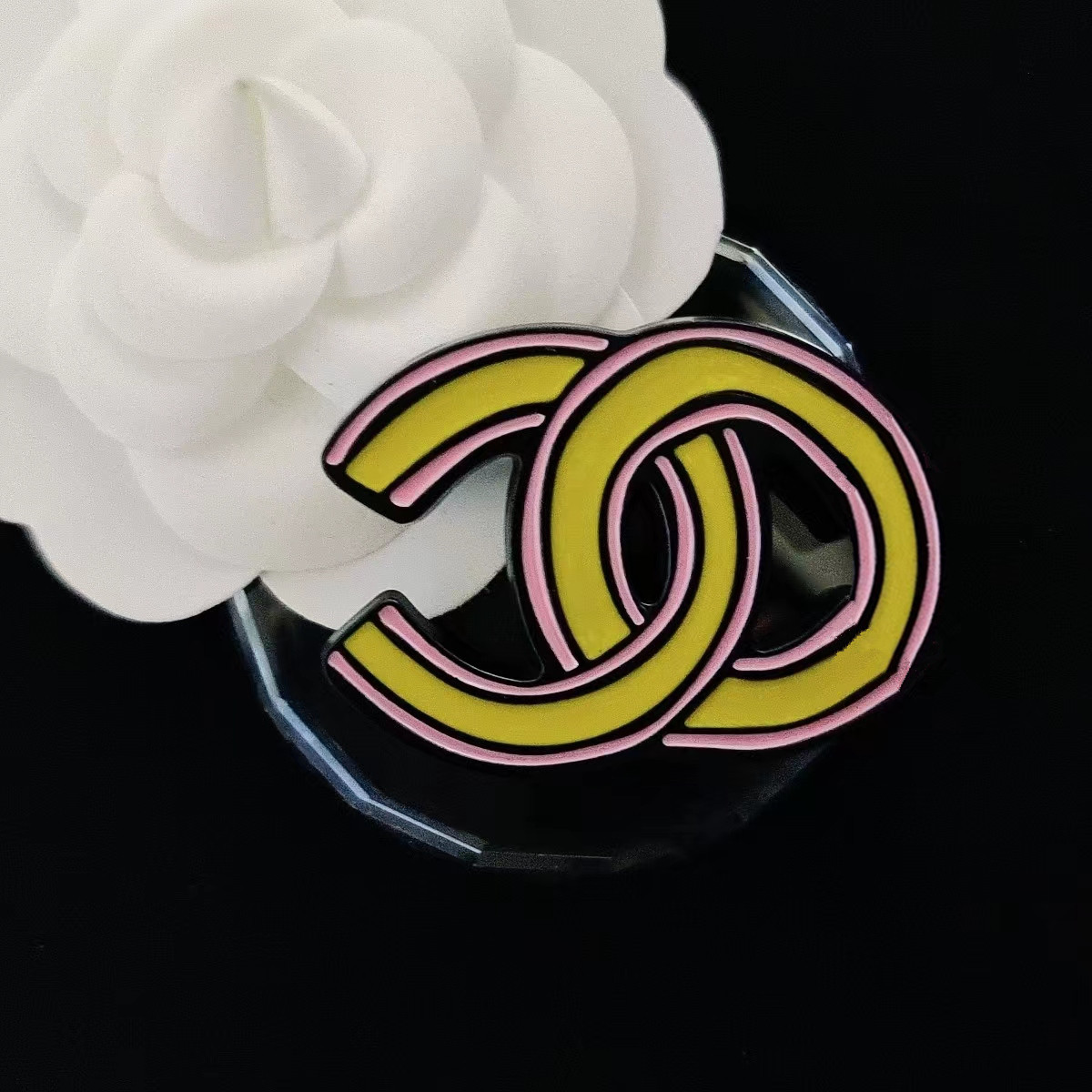 Chanel style brooch epoxy two-color enamel pin fragrant grandma letters high-grade texture macaron color pin buckle