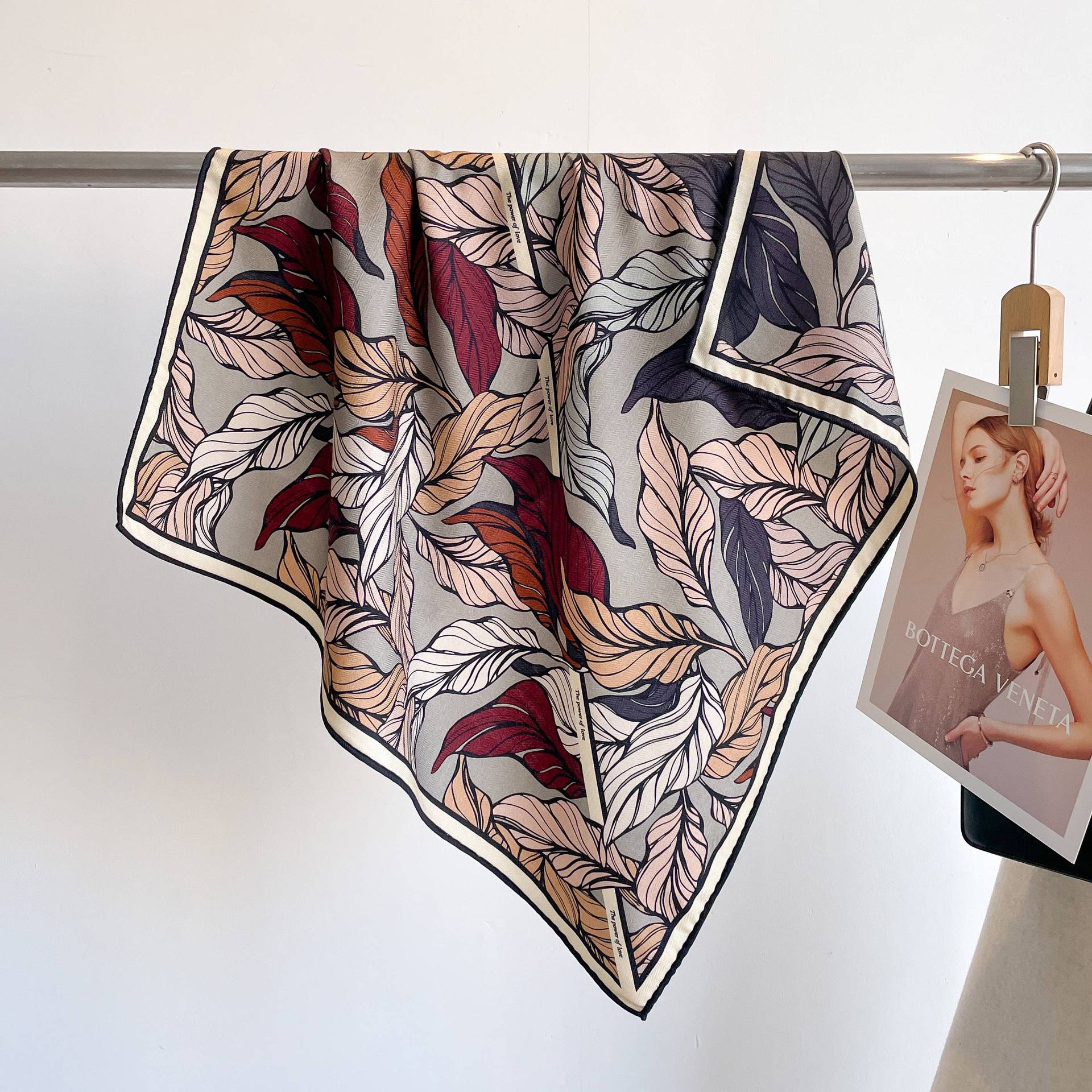 2025春秋冬新型高級シルクウールマフラー女性ファッション気質プリントストール両面シルクスカーフ