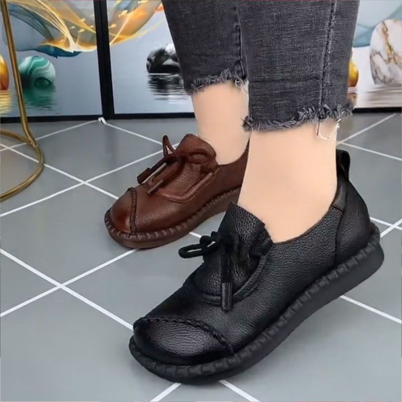 Zapatos de cuero suave con lazos de suela suave para mamá, 2025 otoño nuevos zapatos de cuero pequeños de un pie de mediana edad zapatos de tacones planos cómodos