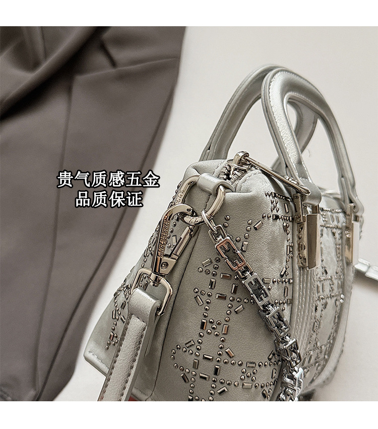 Summer bag: Women's niche design denim blue hot diamond handbag, 2025 new style bow single-shoulder crossbody bag Application Scenario