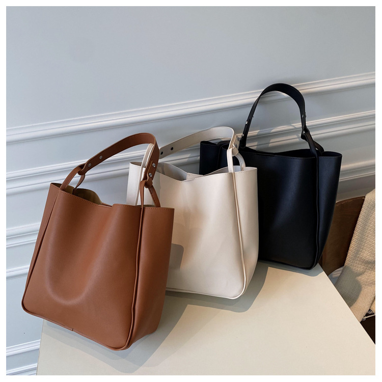 300g Weight Magnetic Buckle Closure Type Single Shoulder Strap Strap Type Bucket Bag Bags Type Pu Leather Material Solid Color Pattern Streetwear Style Beige, Black Color Large Size Large Pu Leather Streetwear Bucket Bag 15