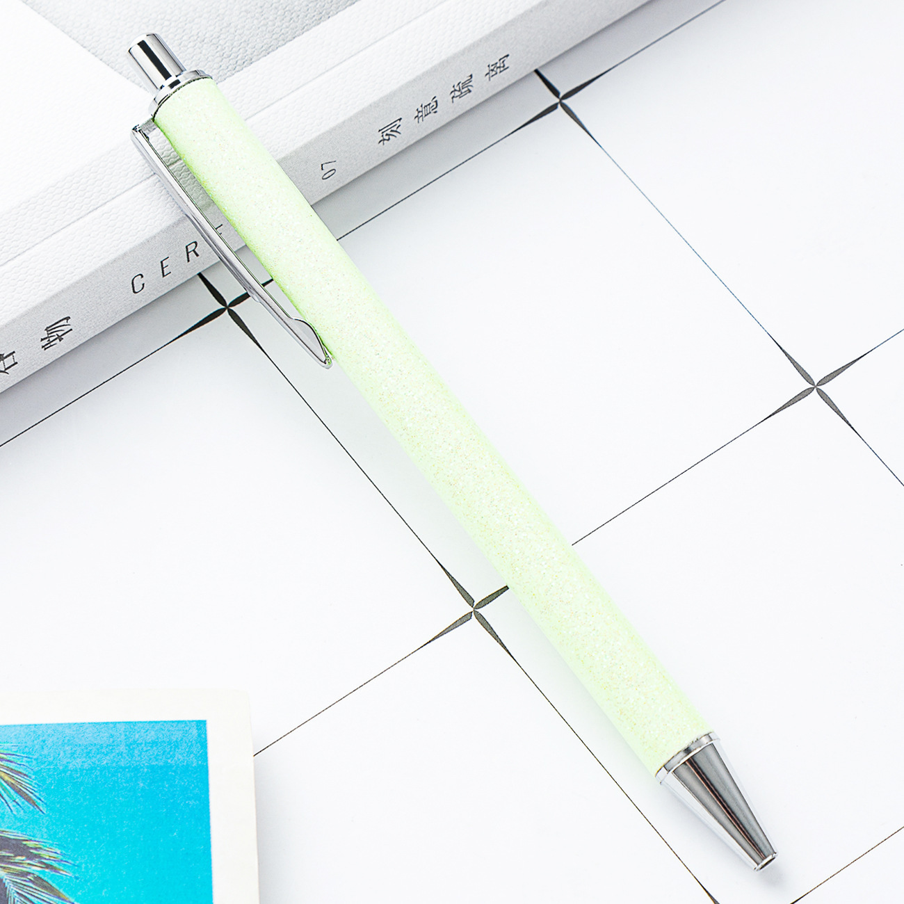 Presione el bolígrafo de aceite de metal creativo polvo de oro sequinado logotipo de impresión de regalos bolígrafo multicolor al por mayor