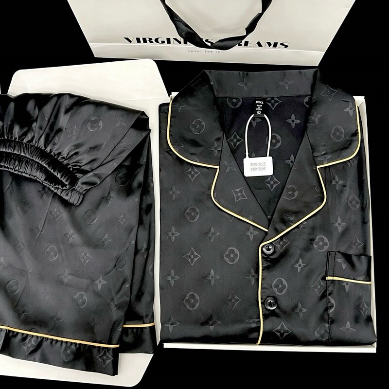 2026 Men's Pajamas Short-Sleeved Shorts Set Ice Silk Embossed Lapel Set Home Wear 2026 Men's Pajamas Short-Sleeved Shorts Set Ice Silk Embossed Lapel Set Home Wear