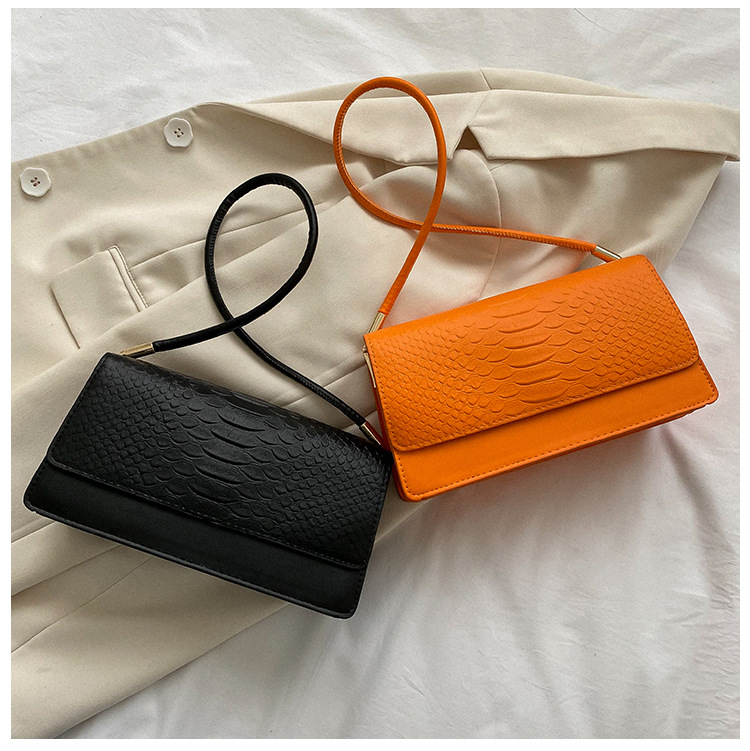 Women's Small Pu Leather Solid Color Streetwear Zipper Underarm Bag display picture 89