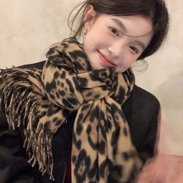 Autumn and Winter Korean Style Leopard Print Warm Versatile Cold-Proof Fashion New Women's Decorative Scarf Mid-Length Scarf for Women