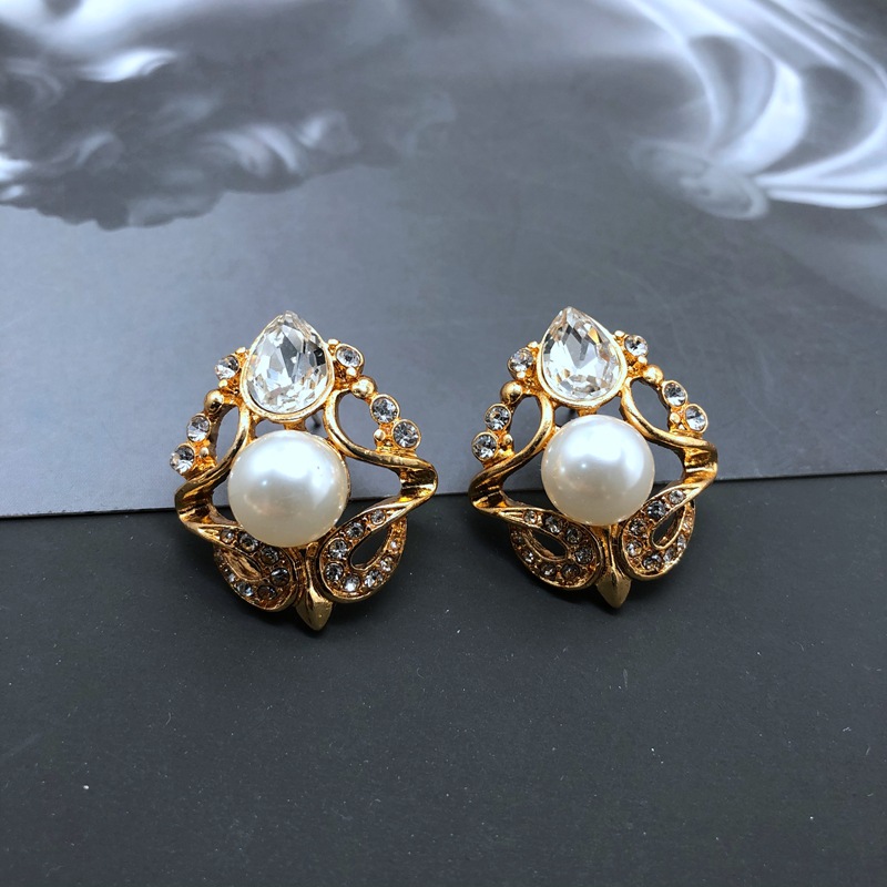 10g Weight No Inlaid Inlay Material Earrings, Ear Studs Classification Travel Occasion Heart Pattern Women'S Gender Fashion Style White, Green, Gold, Silver, Black Color Electroplating Real Gold Color Enamel Glaze Flower Pearl Gems Ear Clip Wholesale 10