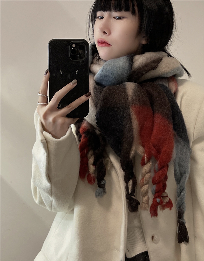 Korean Ins2023 new winter geometric color gradient mohair fringe scarf for women's shawl with two necklaces_voghion.com