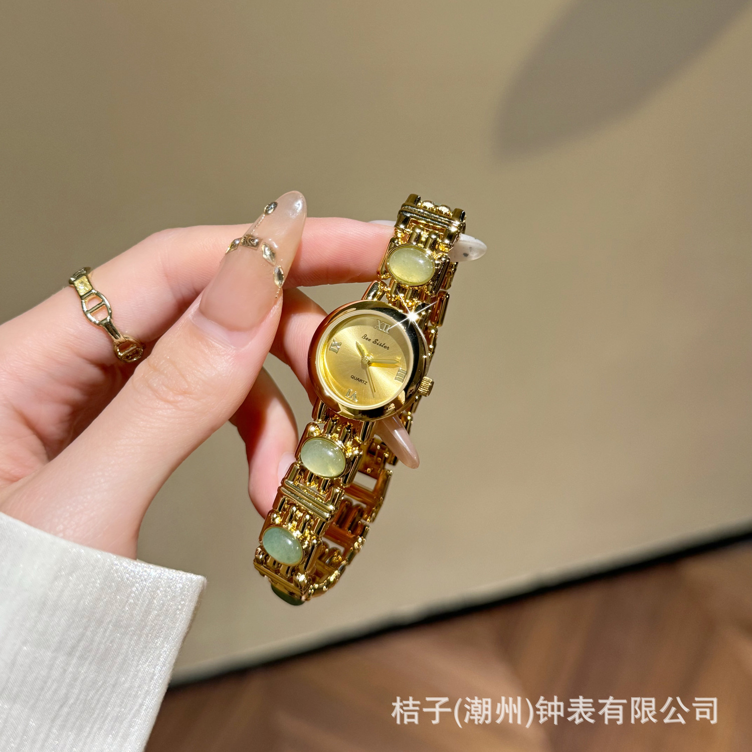 Gorgeous golden heart [green stone chain]