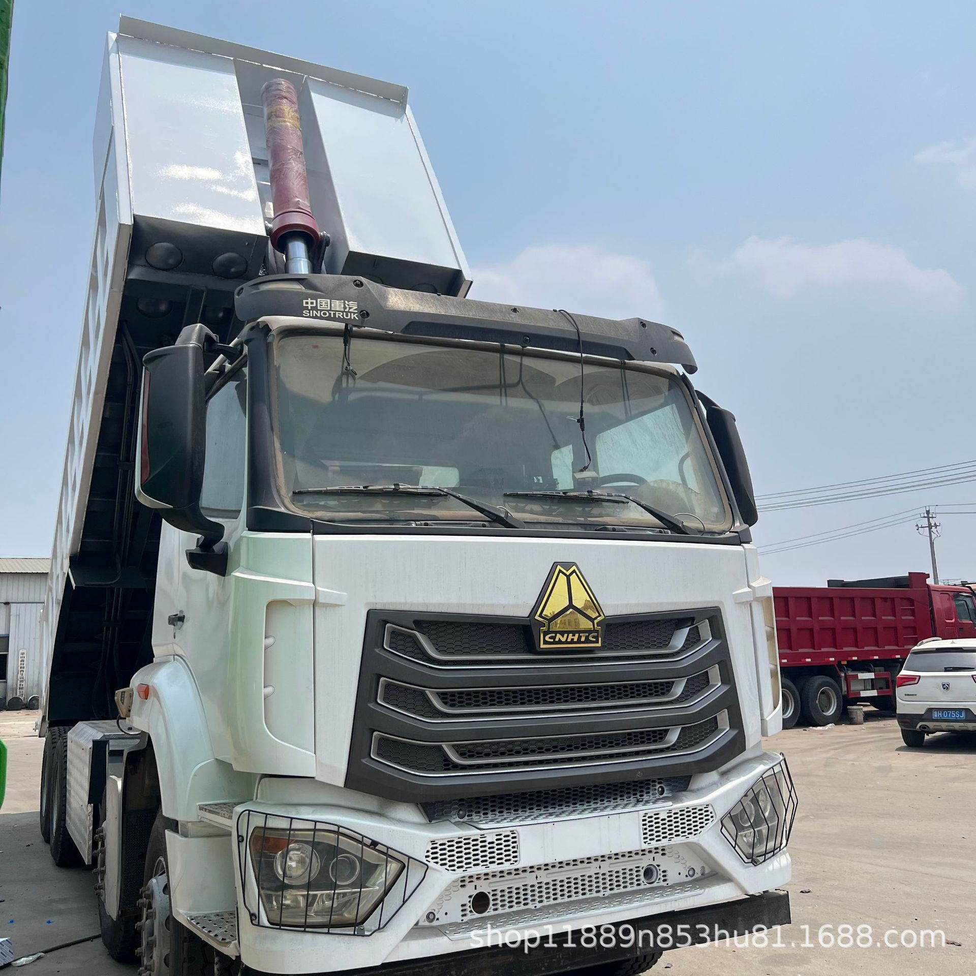 境外供应重汽卡车Truck前四后八自卸车HOWO天燃气矿卡工程车