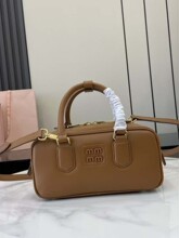 MIU��ͬ����Ƥ���r��С������ʿ�D���^�����g��������μ�б��Ů