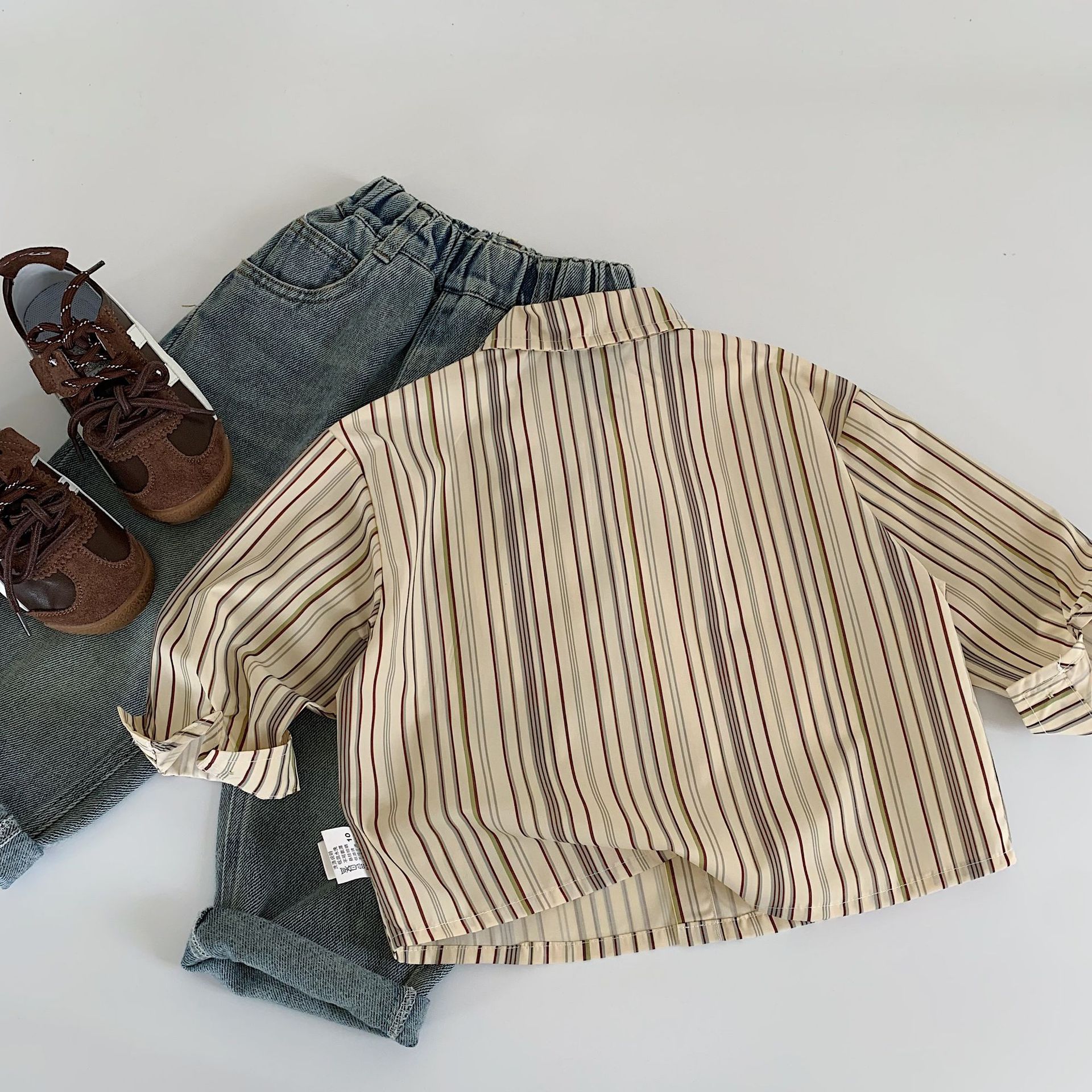 Camisa para niños Maibao 2025 primavera nueva versión coreana de la camisa hermosa a rayas para niños tops de primavera y otoño para niños