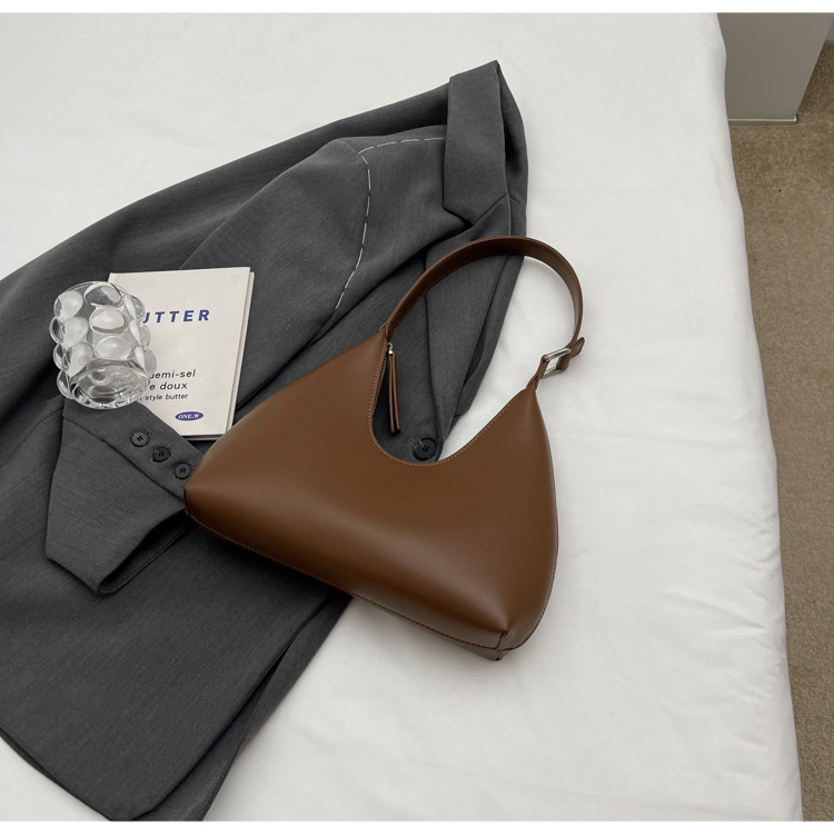 Sotto le ascelle da donna 2024 nuovo modello minimalista a mezzaluna con temperamento versatile, viaggio casual, consistenza portatile,_voghion.com