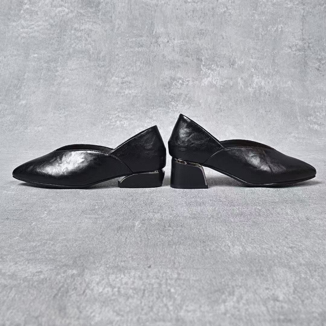 2026 primavera y otoño nuevos zapatos de cuero suave con suela suave, zapatos para mujeres con tacones gruesos cómodos y resistentes al desgaste, zapatos de abuela simples de un pie