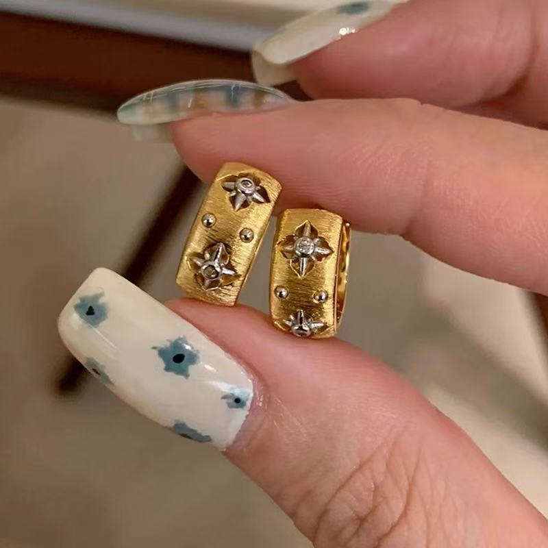 French Vintage Wire-drawing Hollow Eight Mans Star Ear Buckle Women's High-grade Texture Fashion All-match Design Flash Diamond Light Luxury Earrings French Vintage Wire-drawing Hollow Eight Mans Star Ear Buckle Women's High-grade Texture Fashion All-match Design Flash Diamond Light Luxury Earrings