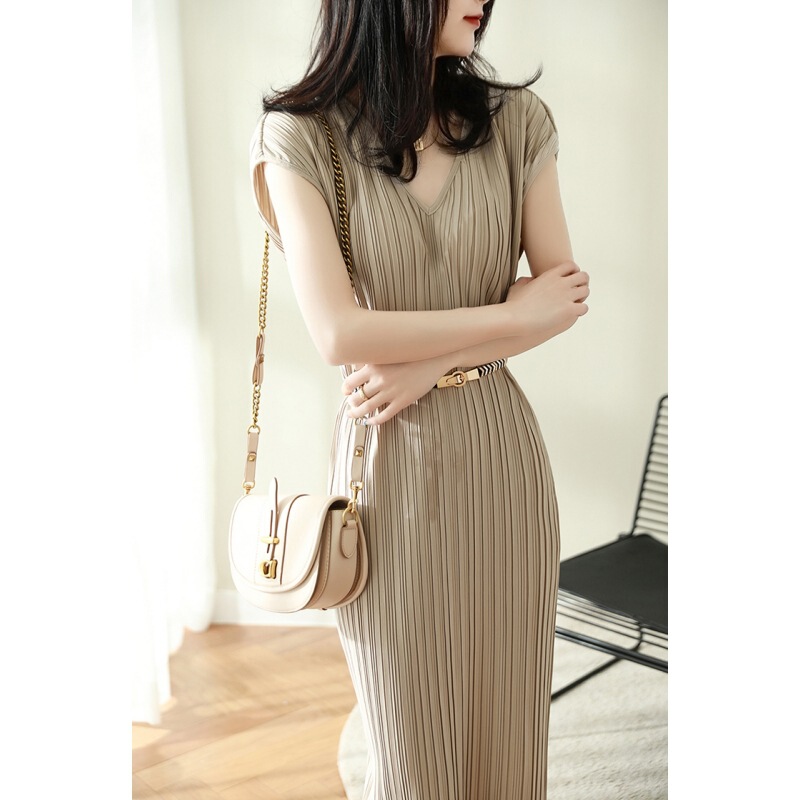 Elegant Socialite Style Straight-Neck Loose-Fitting Slimming Pleated Mid-Length Dress 2026 Summer New Model Dress