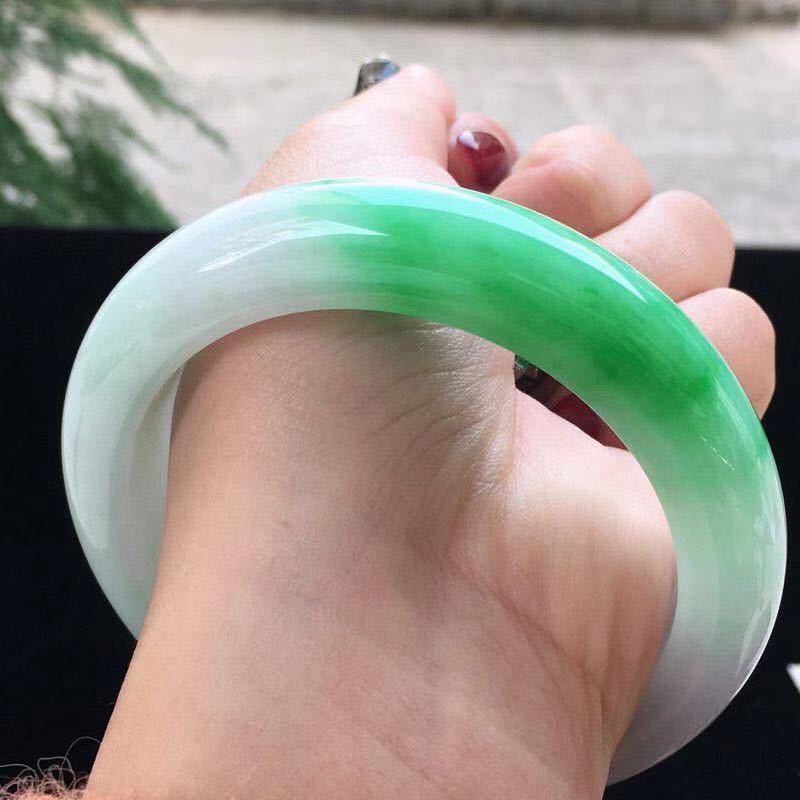 Looduslik Birma A-tüüpi jadeiidist käevõru jadeist käevõru_voghion.com