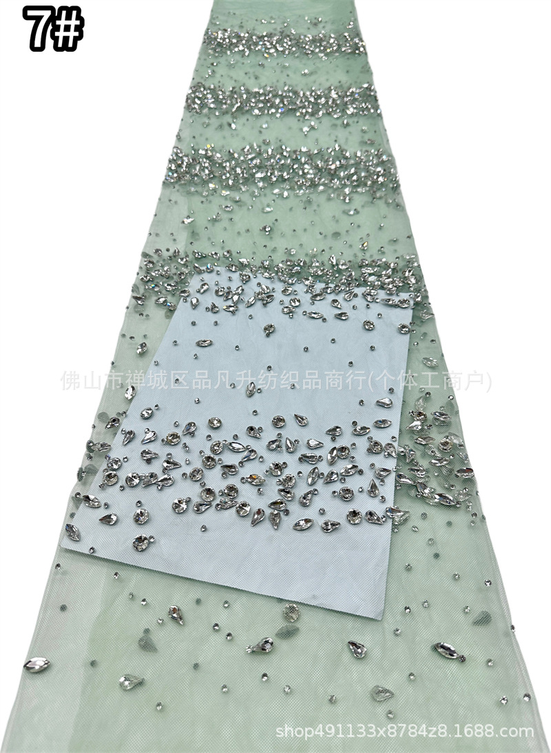 Tejido de malla de diamante de gota de agua laminada mano pesada clavos taladro de cola de pescado vestido de noche tela de boda en stock