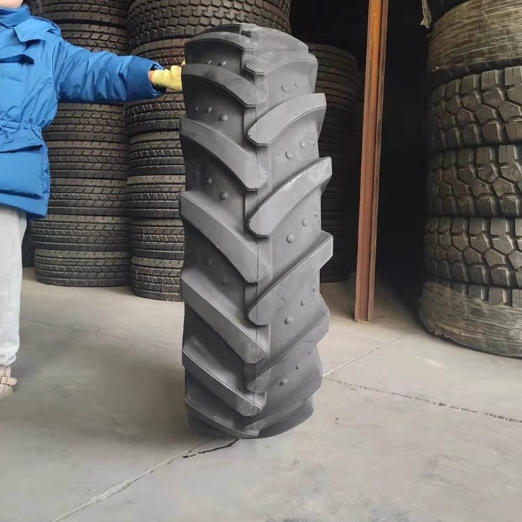 15.5/80-24轮胎 两头忙伸缩臂叉车真空人字花工程机械轮胎