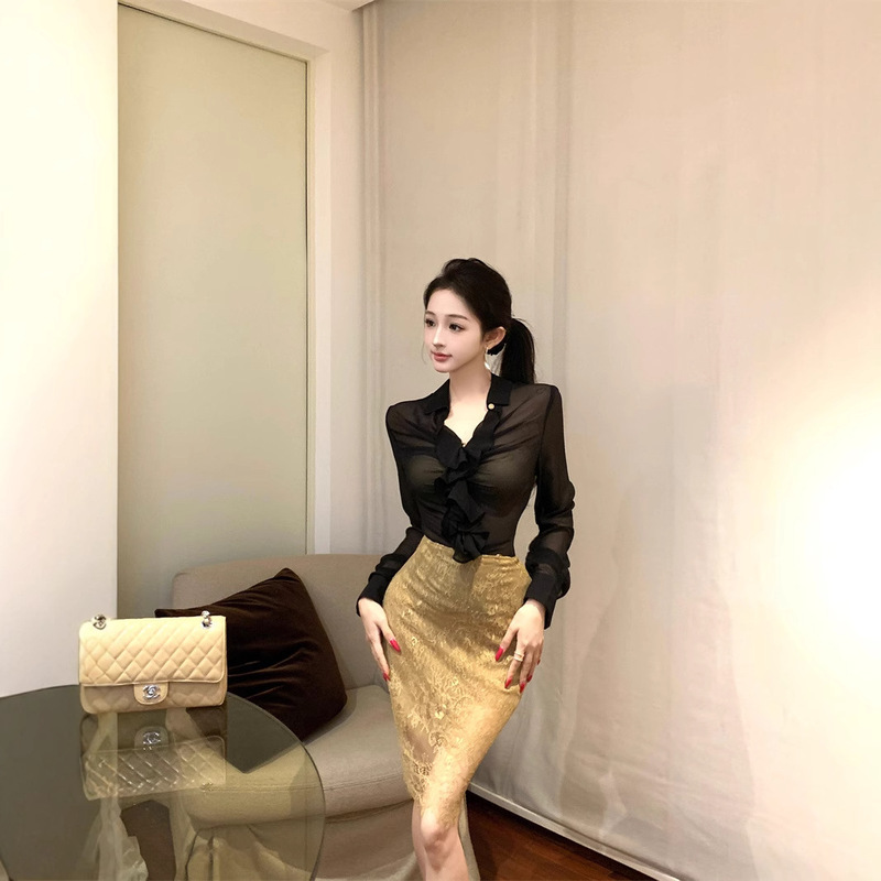 ハスの葉の縁の気質の襟の長袖のシフォンのシャツの女性の夏の修身は腰のシャツのお姉さんの薄い黒色の上着を収めます。|undefined