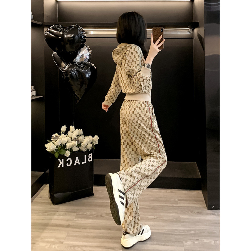 European leisure sports suit women 2025 spring new fashion net red fried street age-reducing explosions two-piece vests