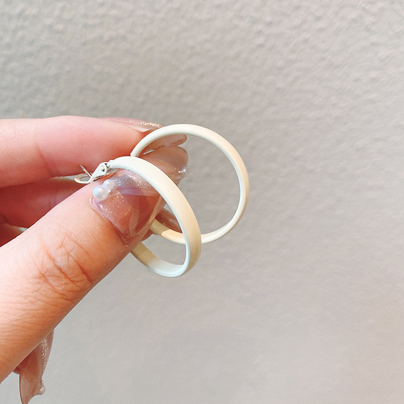 37 # Pendientes blanco 3cm