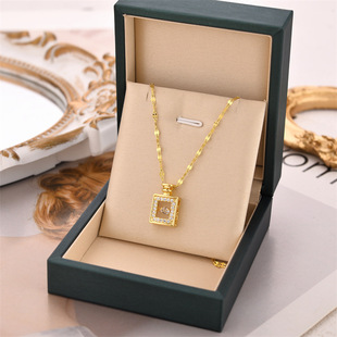 �W���¿��`�ӵ���ˮƿ��������Ů�ٴ��ɫ�߶˚��|�Ʒ���l