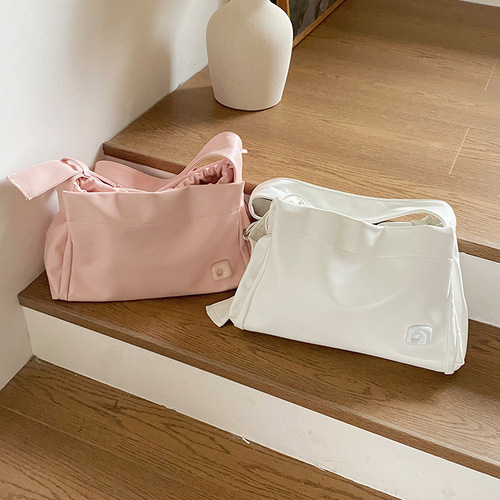 High-end tote bag 2024 new pink cute large-capacity crossbody bag this year's popular armpit bag wholesale