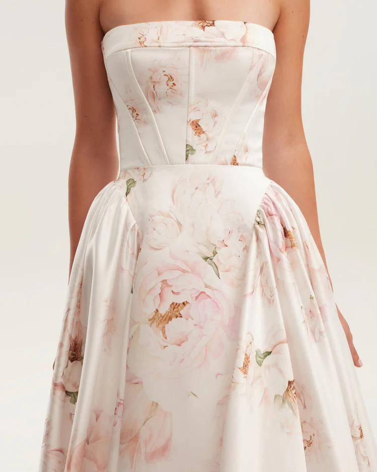 Abito da sera elegante con spalle scoperte per donna primavera estate_voghion.com